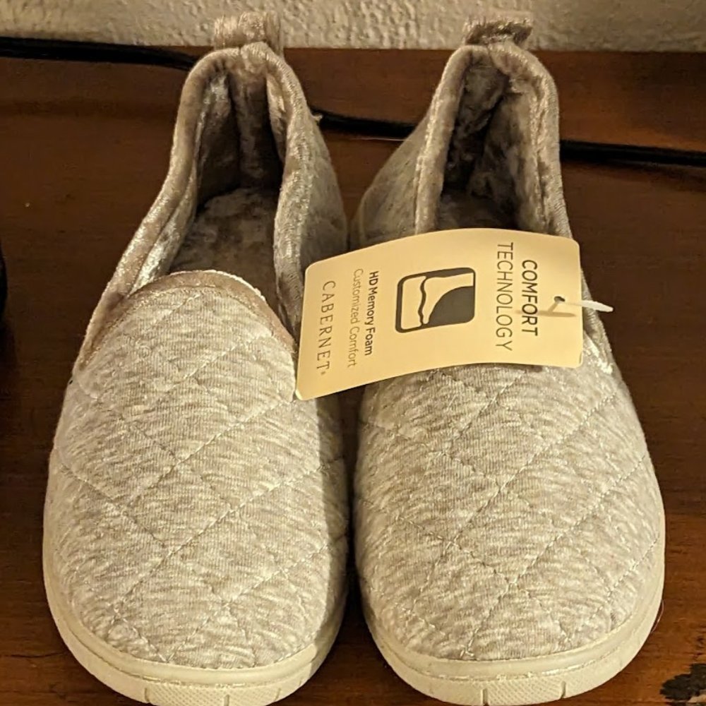 Cabernet Womens Slippers Size 6